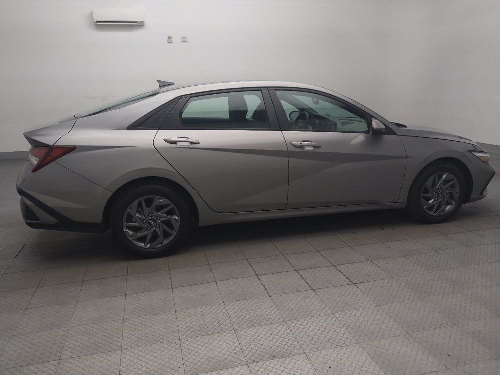 Used 2024 Hyundai Elantra SEL FWD image 10