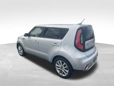 Used 2018 Kia Soul + FWD image 6