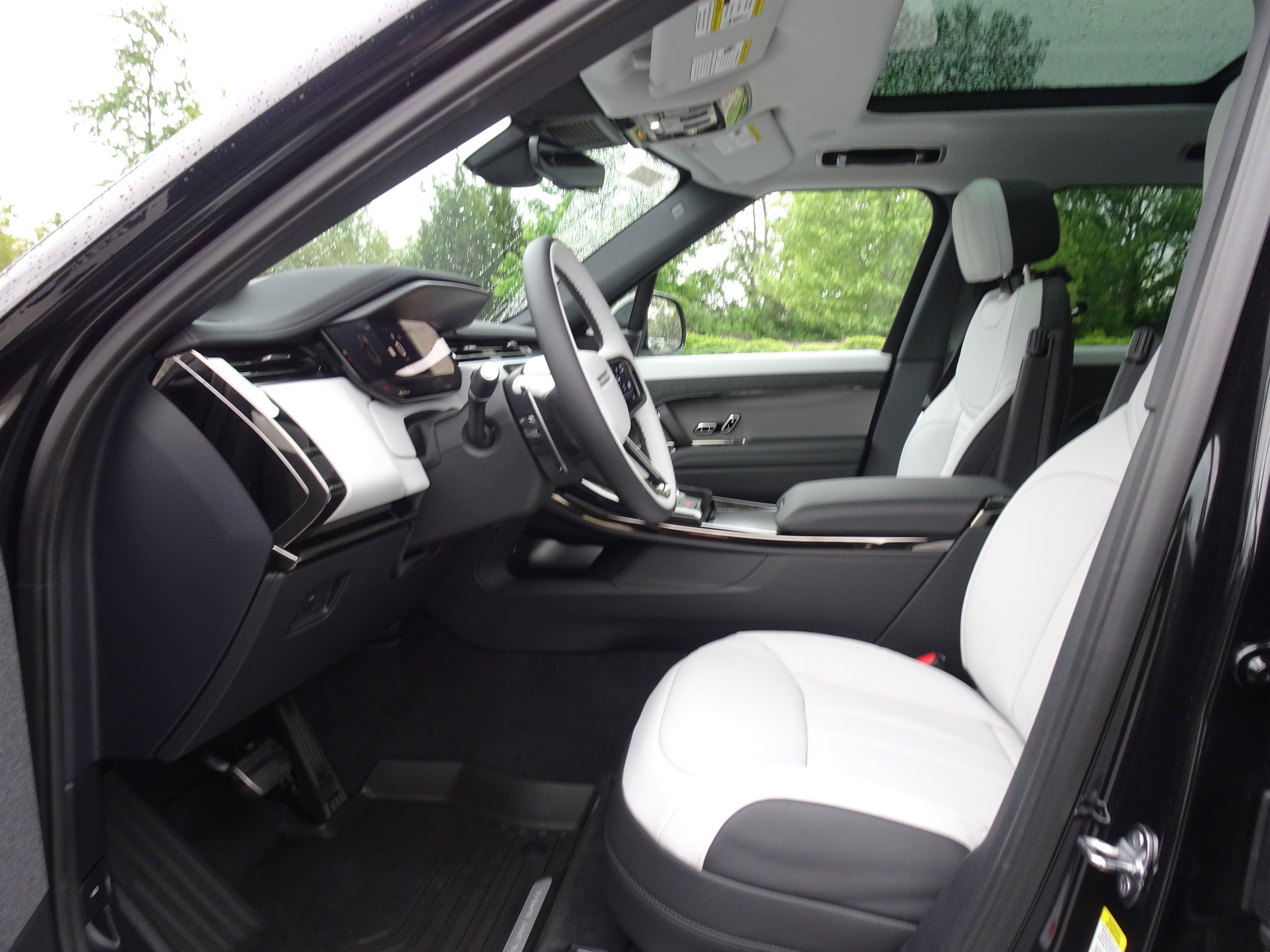 New 2026 Land Rover Range Rover Sport Dynamic SE AWD/4WD image 2