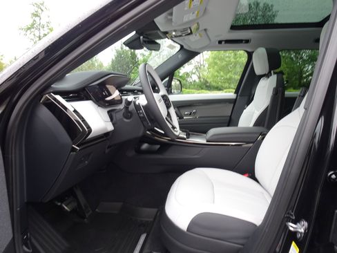 New 2026 Land Rover Range Rover Sport Dynamic SE AWD/4WD image 2