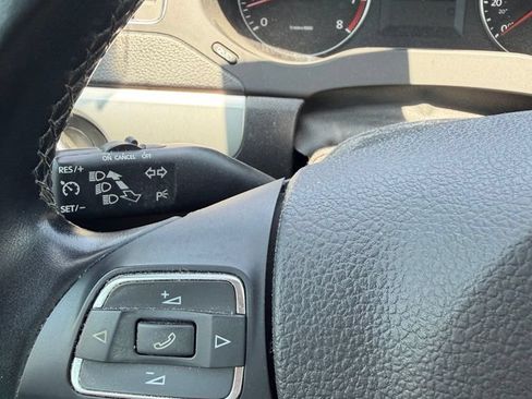 Used 2013 Volkswagen Jetta SE FWD image 17