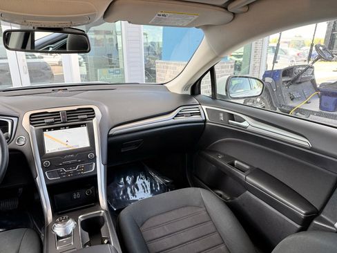 Used 2019 Ford Fusion SE FWD image 22