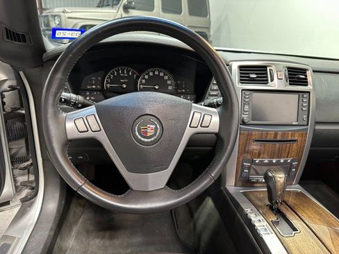 Used 2006 Cadillac XLR V image 30