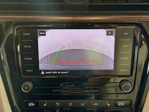 Used 2020 Volkswagen Passat 2.0T SEL image 21