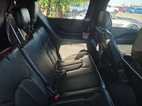 Used 2025 Chrysler Pacifica Limited FWD image 30