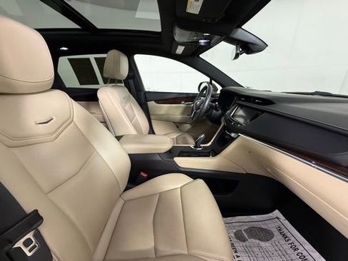 Used 2018 Cadillac XT5 Luxury w/ Driver Awareness Package AWD/4WD image 35
