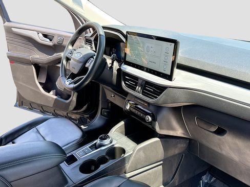 Used 2024 Ford Escape Platinum AWD/4WD image 5