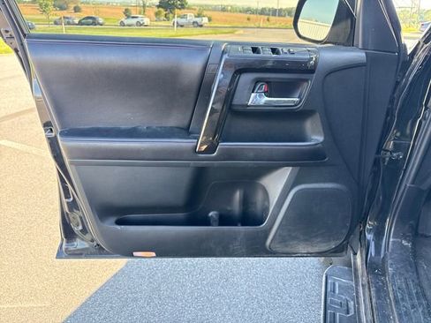 Used 2017 Toyota 4Runner TRD Off-Road AWD/4WD image 23