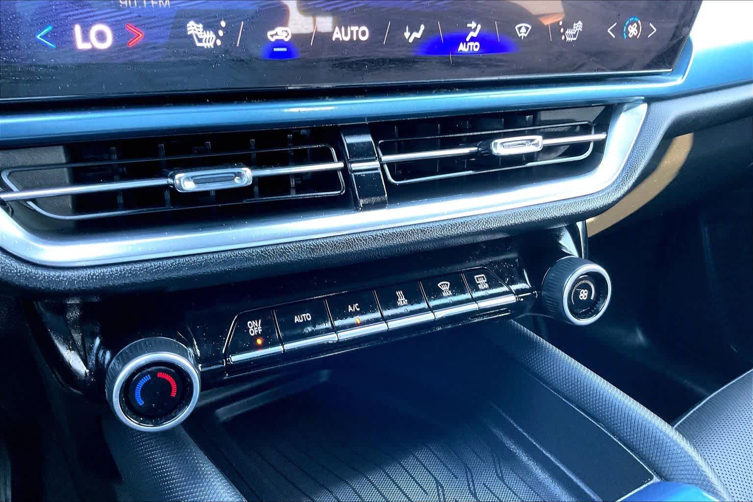 Used 2024 Chevrolet Equinox EV LT w/ LPO, All-Weather Mat Package FWD image 34