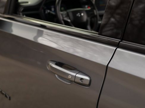 Used 2022 Chevrolet Suburban RST w/ Luxury Package image 43