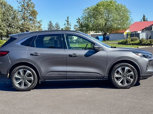 Used 2025 Ford Escape Platinum AWD/4WD image 3