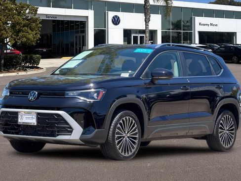 Used 2025 Volkswagen Taos SE FWD image 8