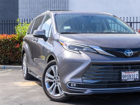 Used 2024 Toyota Sienna Platinum image 15