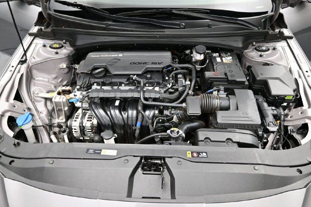Used 2025 Hyundai Elantra SE FWD image 22