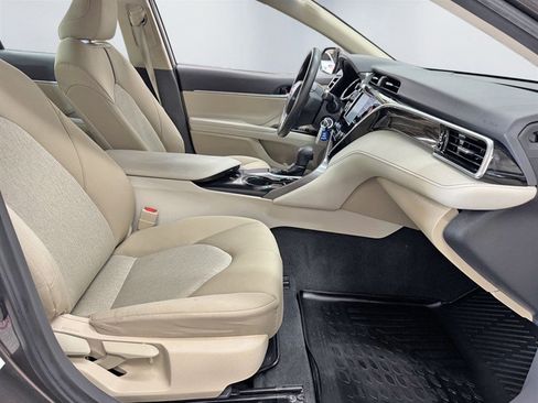 Used 2018 Toyota Camry LE FWD image 21