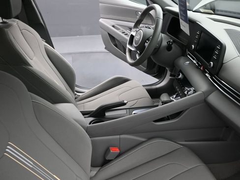 Certified 2025 Hyundai Elantra Sport image 19