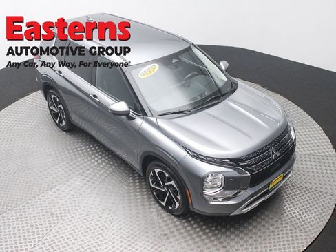 Used 2024 Mitsubishi Outlander SE image 4