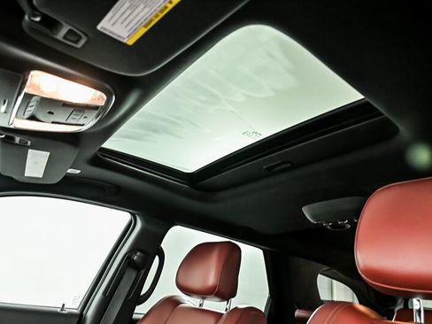 Used 2020 Dodge Durango R/T w/ Technology Group AWD/4WD image 18