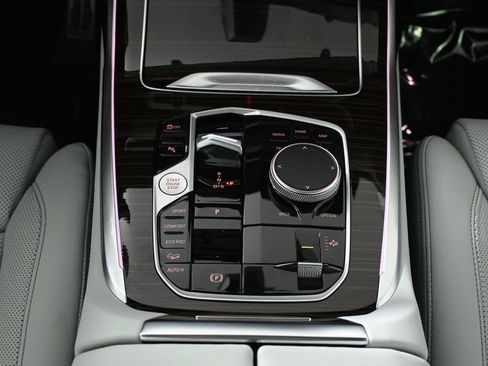 Certified 2026 BMW X7 xDrive40i w/ M Sport Package image 24