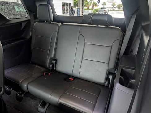 Used 2023 Chevrolet Traverse Premier FWD image 12