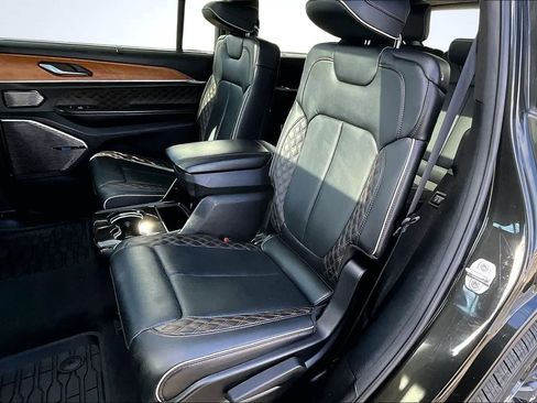 Used 2023 Jeep Grand Cherokee L Summit image 13