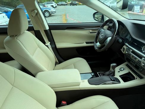 Used 2017 Lexus ES 350 w/ Navigation System Package FWD image 6