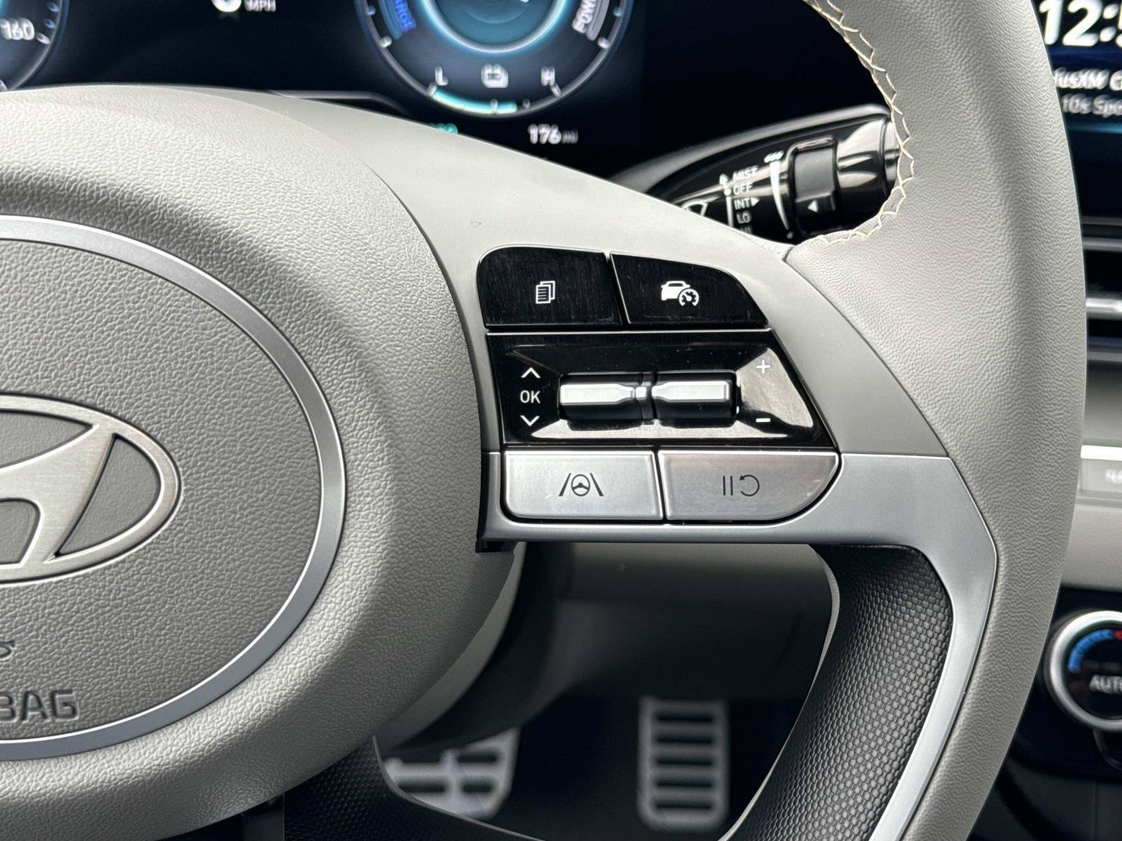 New 2026 Hyundai Elantra SEL FWD image 5