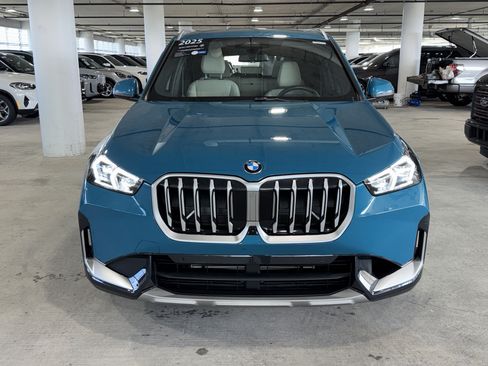 Used 2025 BMW X1 xDrive28i w/ Technology Package AWD/4WD image 3