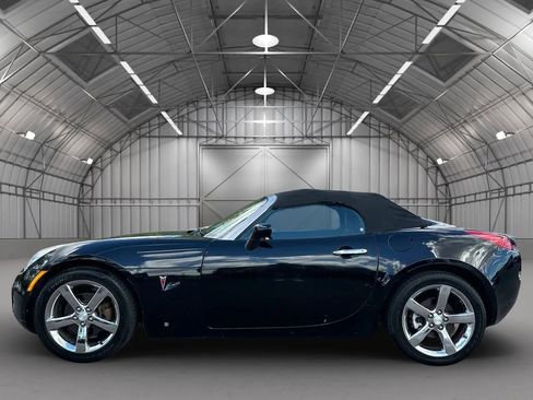 Used 2007 Pontiac Solstice Convertible w/ Premium Package image 2