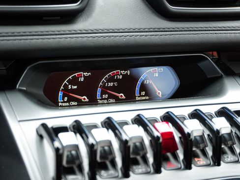 Used 2019 Lamborghini Huracan LP 580-2 RWD image 18