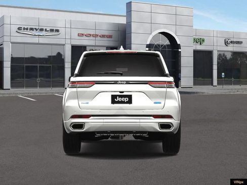 Used 2025 Jeep Grand Cherokee Overland w/ Luxury Tech Group IV AWD/4WD image 6