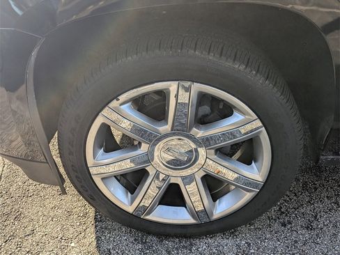 Used 2019 Cadillac Escalade Premium Luxury image 21