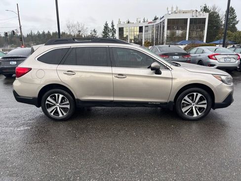 Used 2019 Subaru Outback 3.6R Limited w/ Popular Package #2 image 4