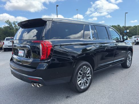Used 2023 GMC Yukon XL Denali Ultimate AWD/4WD image 6