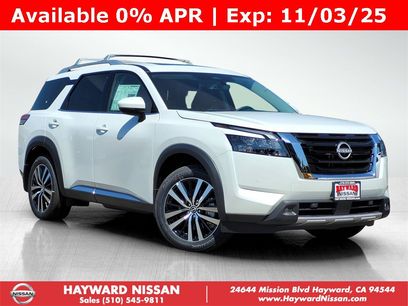 New 2025 Nissan Pathfinder Platinum w/ Cargo Package