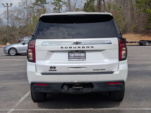 Used 2023 Chevrolet Suburban Premier image 8