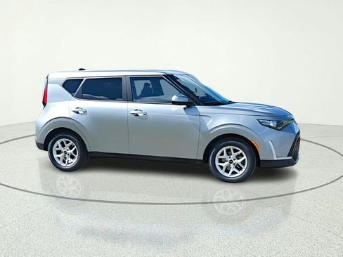 Certified 2023 Kia Soul LX w/ LX Technology Package FWD image 7