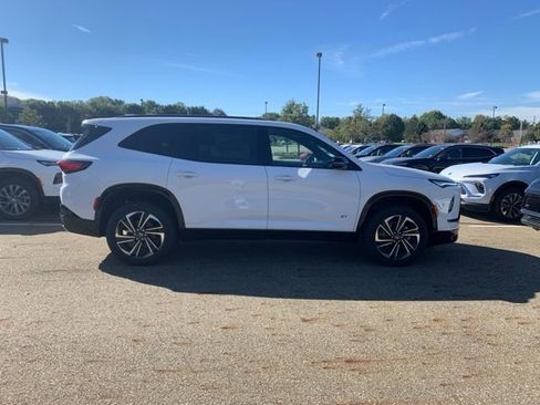 New 2026 Buick Enclave Sport Touring w/ Power Package image 3