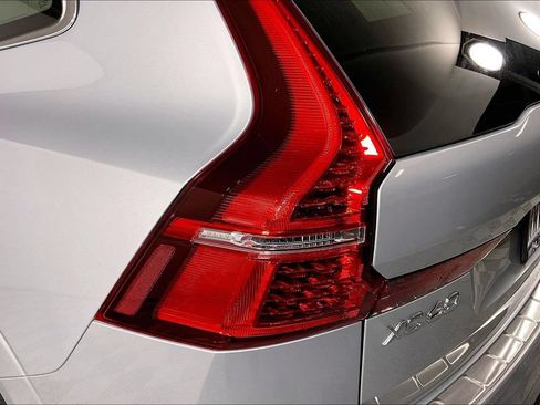 Used 2023 Volvo XC60 B5 Ultimate w/ Protection Package Premier FWD image 28