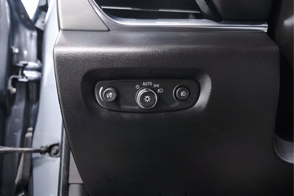 Used 2020 Chevrolet Traverse RS w/ LPO, 'HIT The Road' Package AWD/4WD image 23