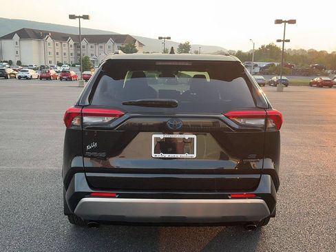 Used 2022 Toyota RAV4 SE w/ Convenience Package AWD/4WD image 5