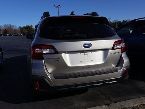 Used 2018 Subaru Outback 2.5i Limited image 15