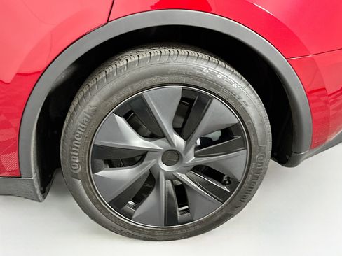 Used 2025 Tesla Model Y Long Range image 11