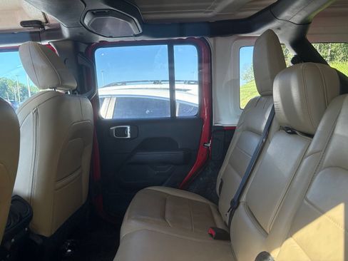 Used 2019 Jeep Wrangler Unlimited Sahara AWD/4WD image 8