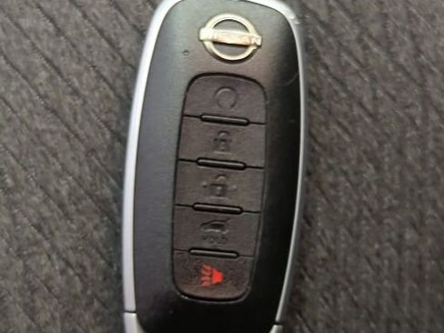 Used 2024 Nissan Rogue SV image 27