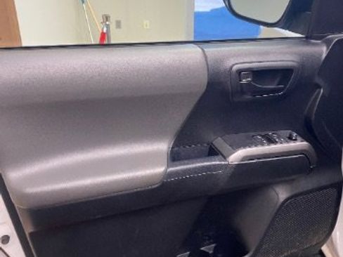 Used 2019 Toyota Tacoma SR5 image 9