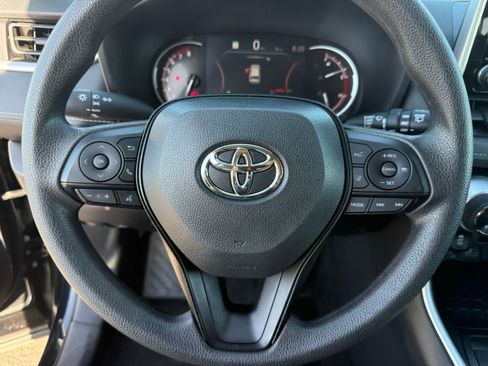 Used 2025 Toyota RAV4 XLE AWD/4WD image 18