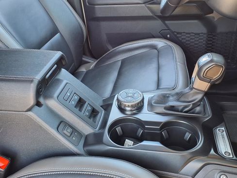 Used 2025 Ford Bronco Outer Banks AWD/4WD image 18
