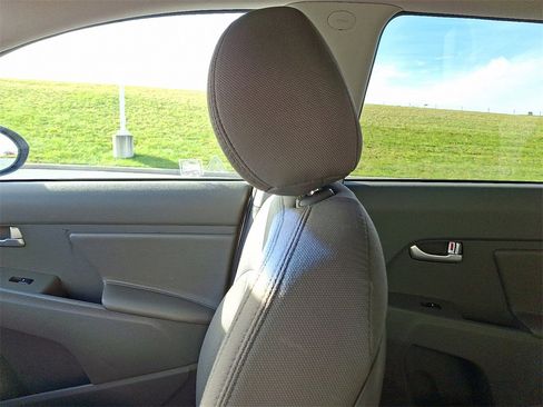 Used 2016 Kia Sportage LX image 17