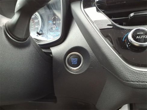 Certified 2022 Toyota Corolla Cross LE image 23